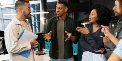 agencia-de-marketing-autentica-pequena-e-jovem-991x564